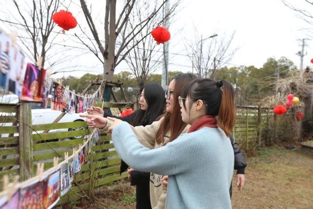 当翰墨丹青与龙年春节在农村美术馆相遇，会激起怎样的火花丨有一种过年叫奉贤