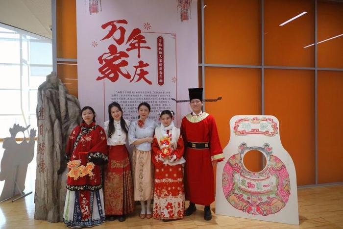 魔都过大年｜逛大展、赏年俗、做龙灯  上海博物馆、上海图书馆年味儿“拉满”！