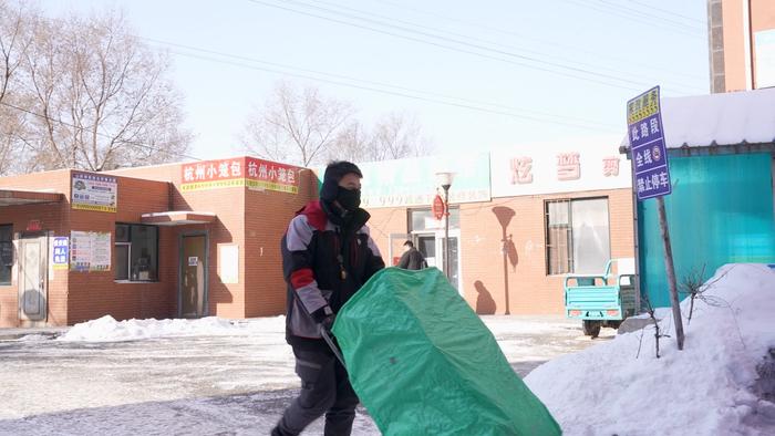 新春走基层｜来自新疆的快递小哥张洪彬：瘦了30斤的奔跑之路