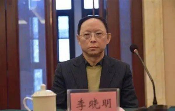 “云南首富”套现345亿后与家人移民美国？回应来了！此前曾被监视居住，家族6人中5人是美国籍……