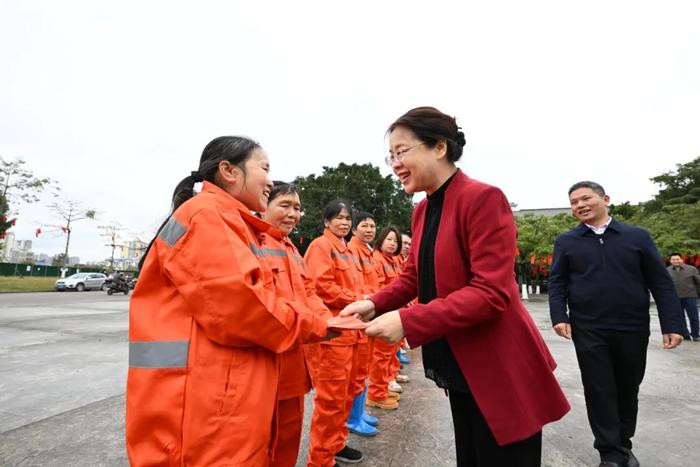 新春送祝福！书记市长看望慰问坚守岗位的一线工作人员