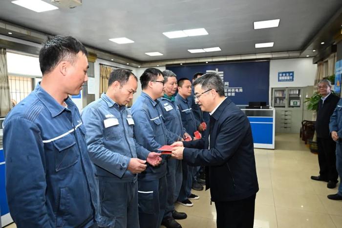 新春送祝福！书记市长看望慰问坚守岗位的一线工作人员