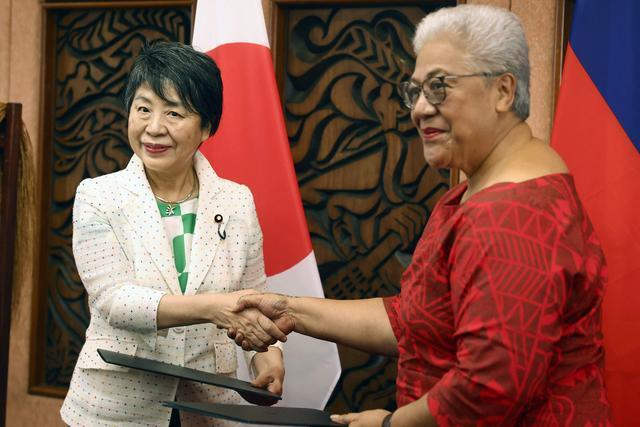 意在中国？日本外相访太平洋四岛国