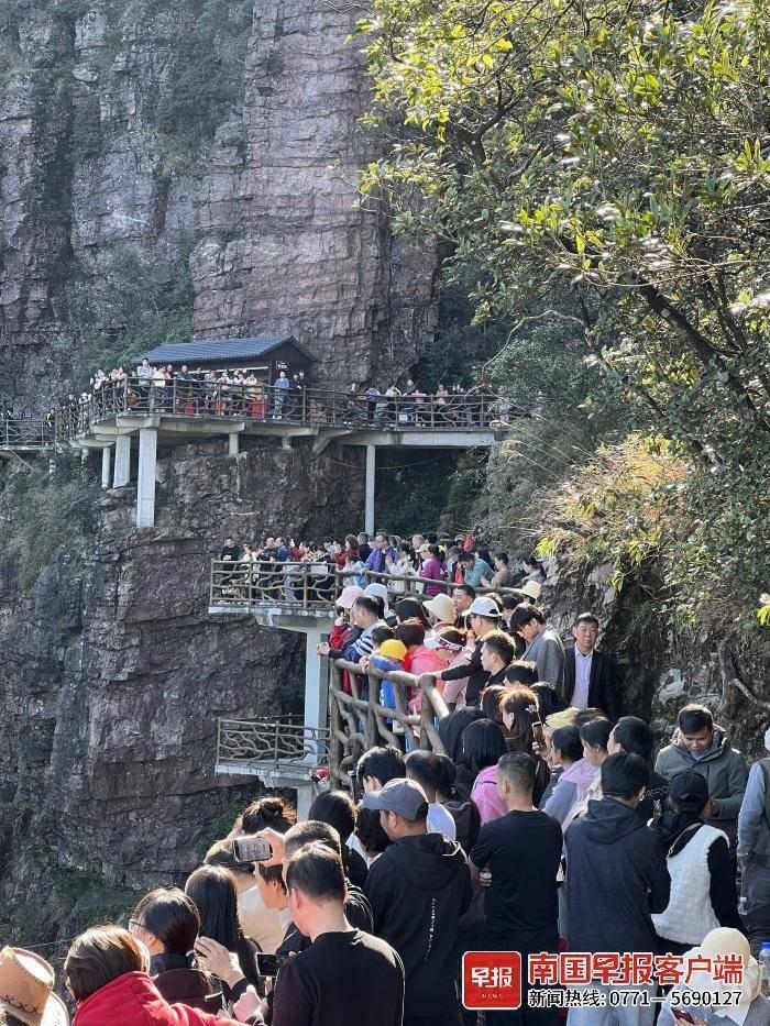 大年初三，广西旅游迎来客流高峰，有景区开始限流