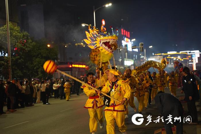 【新春走基层】遵义务川：“龙腾仡佬”舞龙巡游