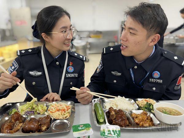 上海机场移民管理警察：日夜坚守换来万家团圆