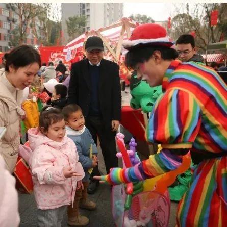 真香！军营年货大集也太好逛了吧网友：隔着屏幕都想炫一口