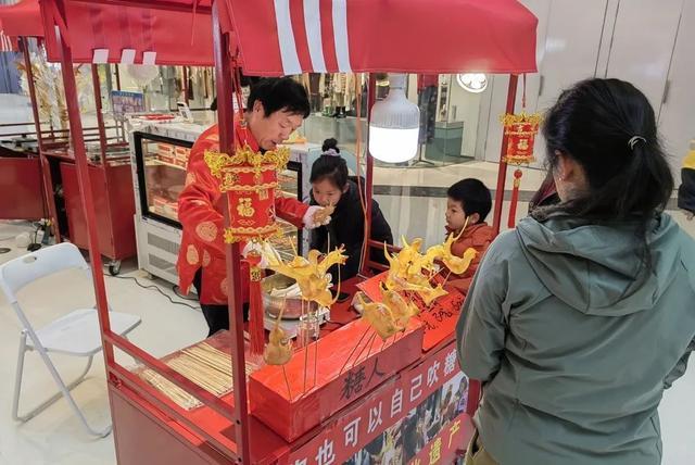 盈浦商圈繁华似锦，顾客消费纷至沓来丨奋进in青浦