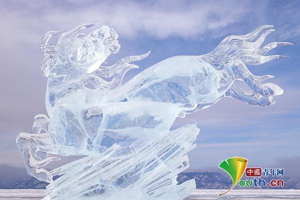 俄罗斯伊尔库茨克举行国际冰雕节 各动物造型冰雕栩栩如生
