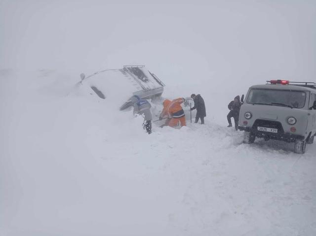 蒙古国遭遇暴风雪天气 仍有3人失踪230人被困