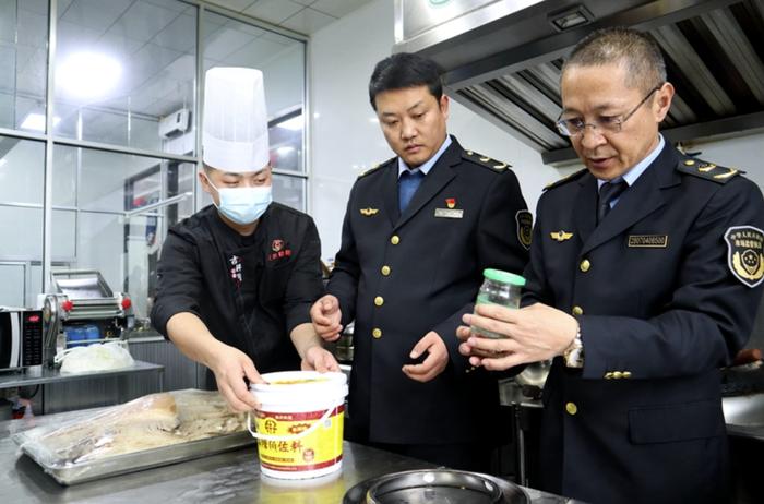 甘肃省临泽县沙河镇市场监管所开展食品安全“回头看”专项督查