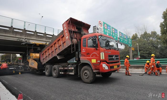 S20浦东（西新港-沪南路）外圈维修工程抢抓工期