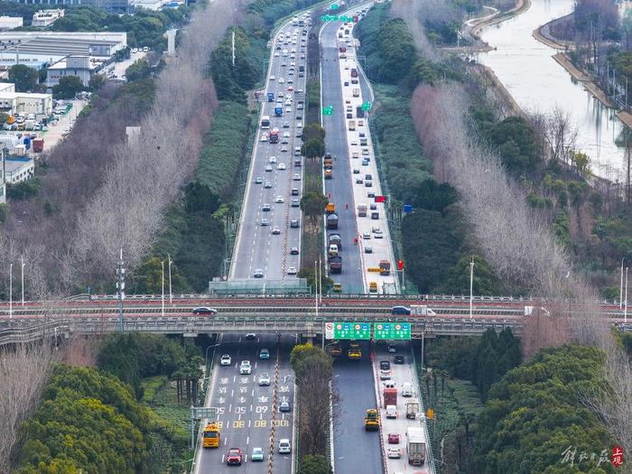 S20浦东（西新港-沪南路）外圈维修工程抢抓工期