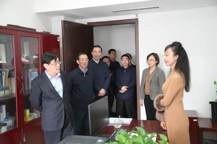 何维、杨震等中央领导看望农工党中央机关干部职工