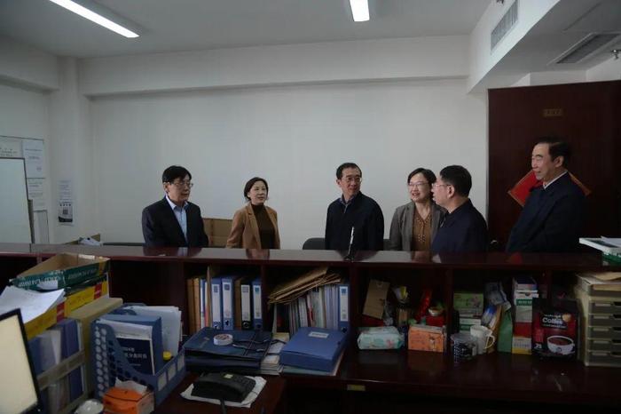 何维、杨震等中央领导看望农工党中央机关干部职工