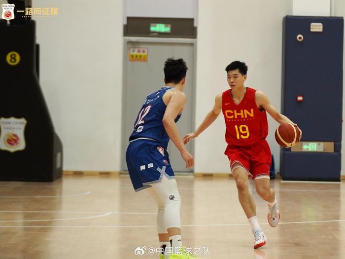 中国男篮78-59青岛 程帅澎百分百命中率砍22分 全队仅抢32个篮板