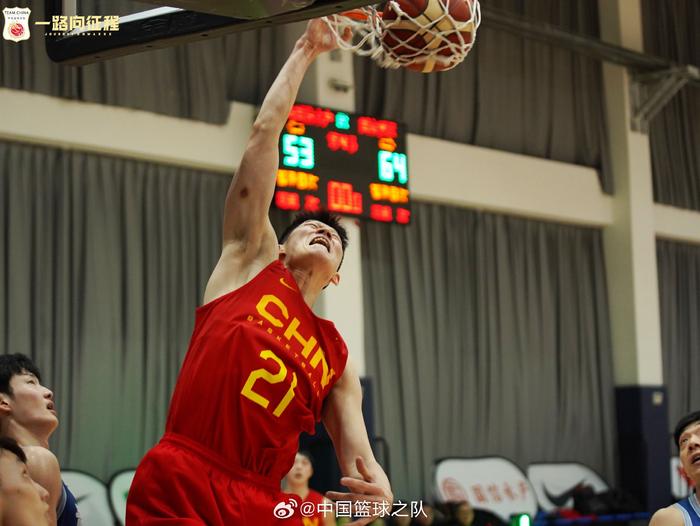 中国男篮78-59青岛 程帅澎百分百命中率砍22分 全队仅抢32个篮板