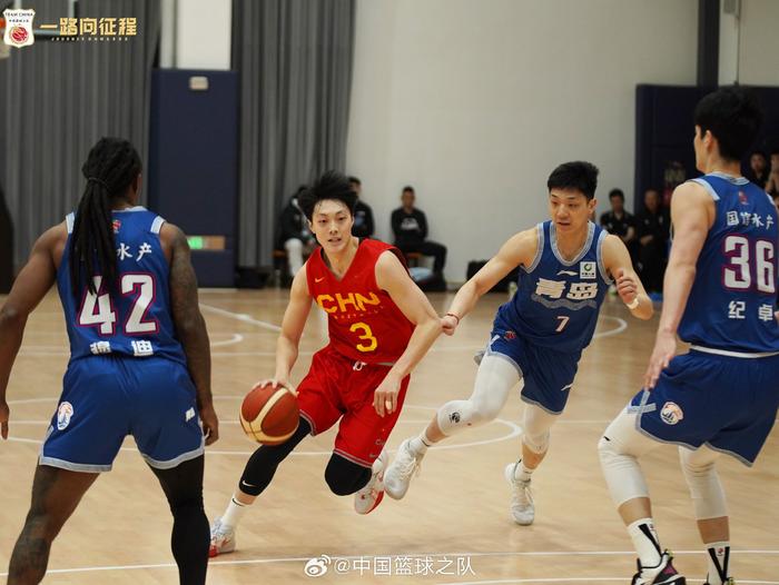 中国男篮78-59青岛 程帅澎百分百命中率砍22分 全队仅抢32个篮板