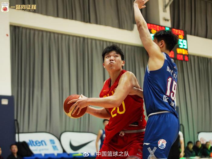 中国男篮78-59青岛 程帅澎百分百命中率砍22分 全队仅抢32个篮板