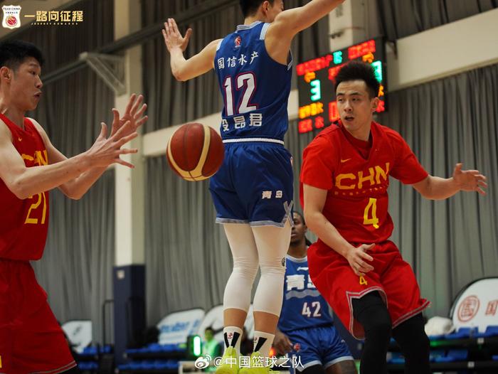 中国男篮78-59青岛 程帅澎百分百命中率砍22分 全队仅抢32个篮板