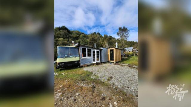 新西兰民宿起火一名中国女游客遇难，房子由废旧巴士和木屋构成，Airbnb上一晚房价近千元