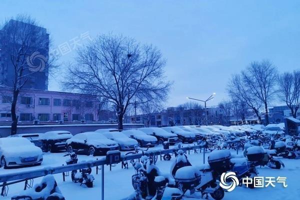 请留意！北京山区今仍有小雪 道路结冰黄色和寒潮蓝色预警生效中