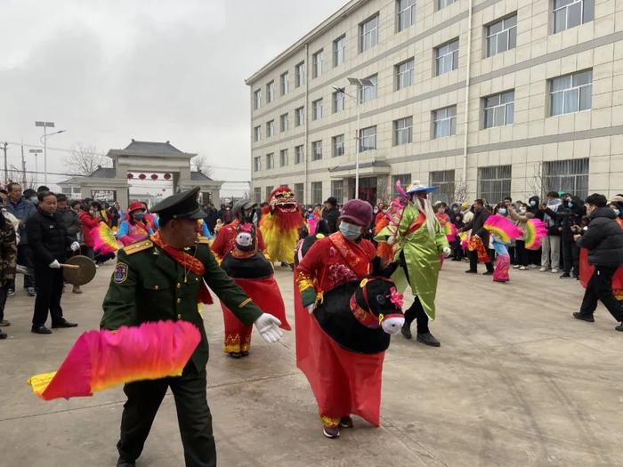 社火表演庆新春，共迎新年新气象——崆峒区安国镇组织开展社火展演活动