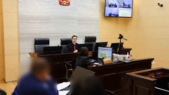 上班期间看“小电影”被开除后，上海一男子起诉公司索赔31万元