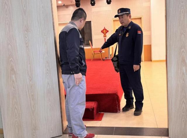 北京消防严查火灾隐患 住30人的员工宿舍缺少逃生通道被限期整改