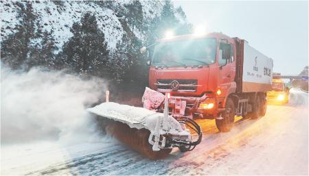 定西公路部门以雪为令 全面开展除雪保畅工作