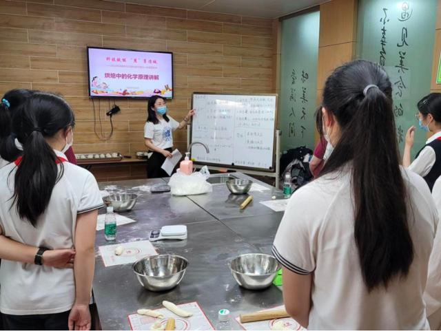 这个街道有支复旦大学志愿者团队，全年科普30场→