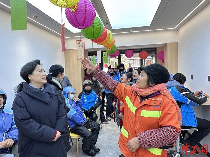 襄阳樊城区总工会：乐猜灯谜庆元宵 情暖户外劳动者