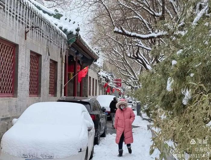 为记录北京这场初雪，我们同事的手机都拍没电了…… | 每日影像