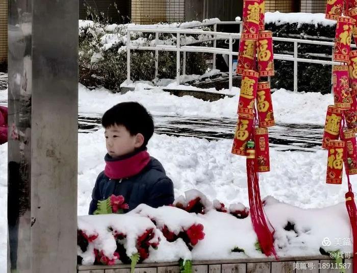 为记录北京这场初雪，我们同事的手机都拍没电了…… | 每日影像