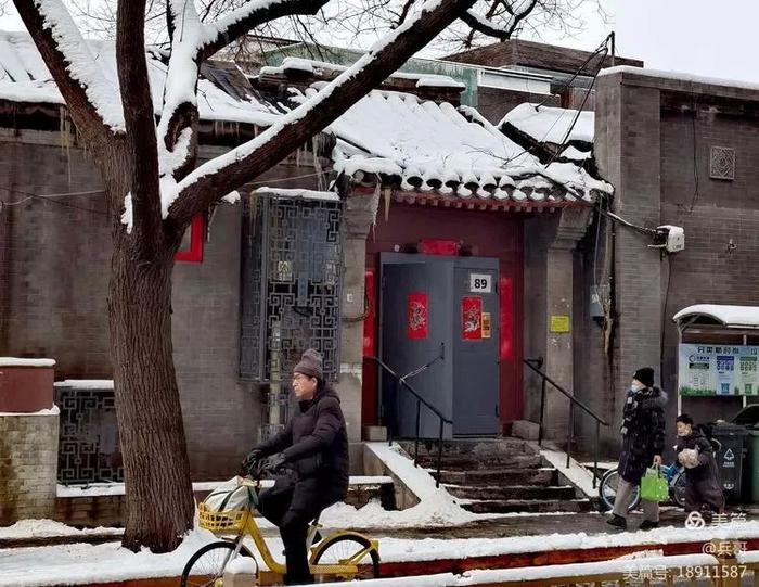 为记录北京这场初雪，我们同事的手机都拍没电了…… | 每日影像