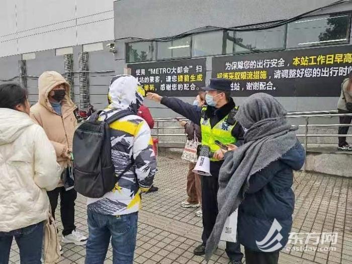 路面湿滑开车要小心！G40长江大桥主桥面今晨发生多起碰擦事故，桥面仍限速