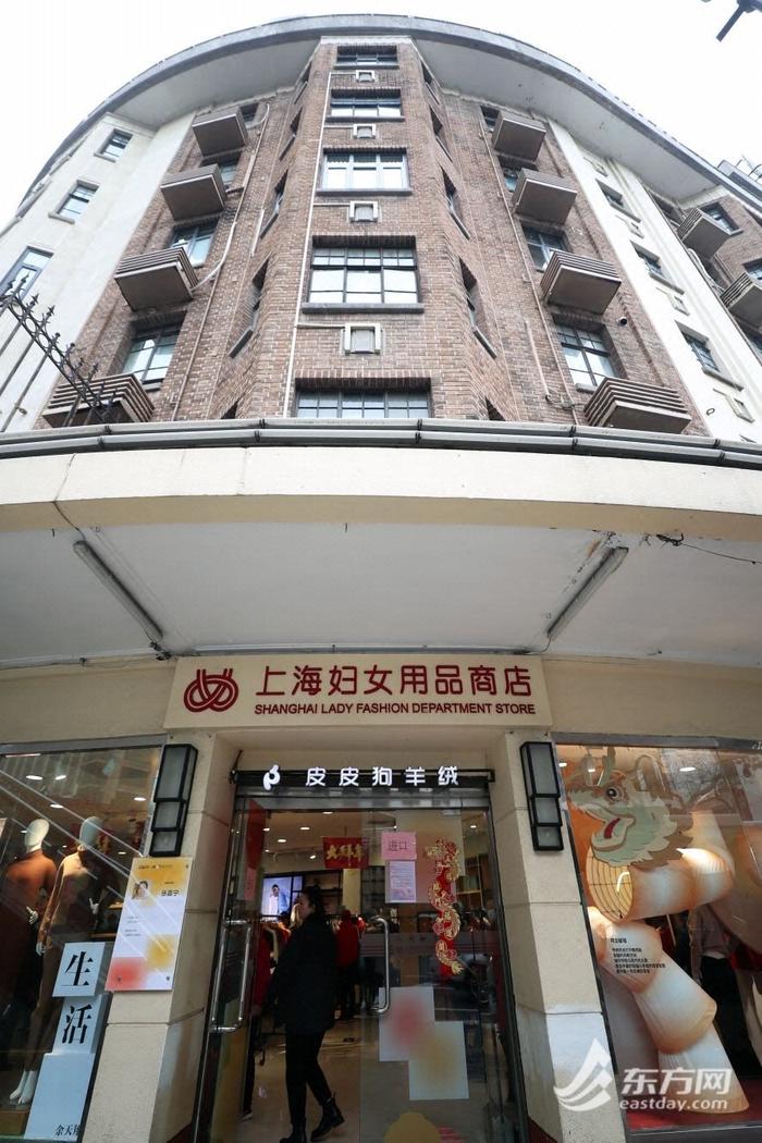 上海妇女用品商店闭门小别倒计时，中老年“姐妹”结伴扫货