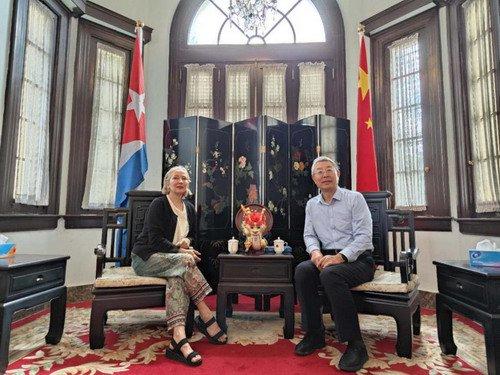驻古巴大使马辉会见加拿大作家埃尔南德斯、奥古斯特