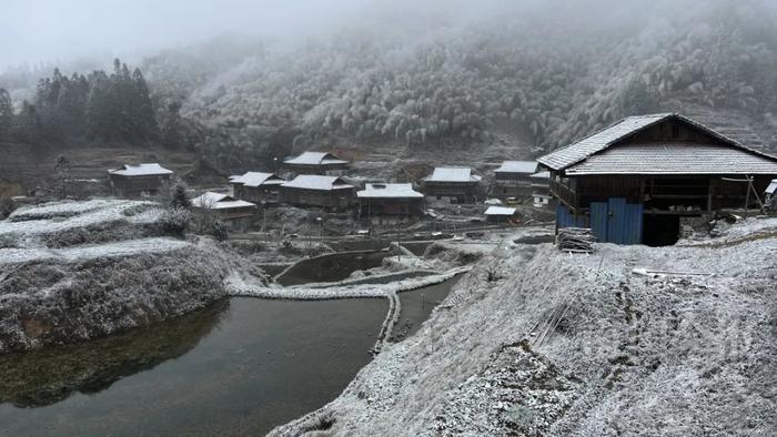 广西下雪了！近日气温还要降！多趟高铁已停运