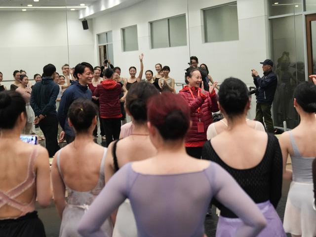 上海芭蕾舞团公开课持续火爆：累计3000名学员，零基础也能学