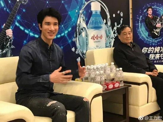 王力宏与宗庆后 图片来源:王力宏微博