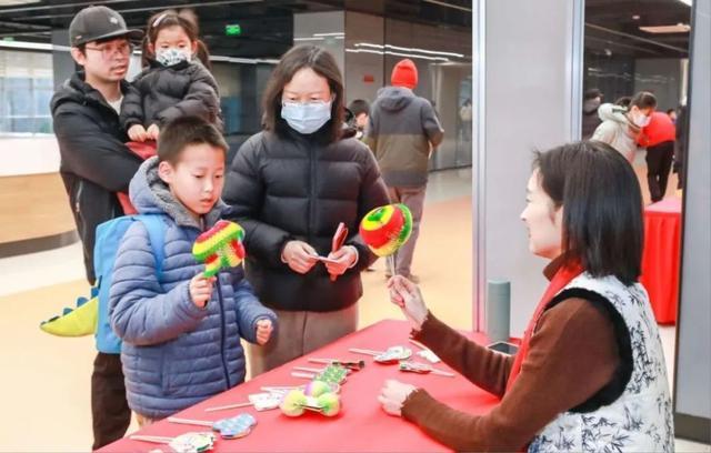 搓汤圆、做花灯、捏面人……浦东工会元宵节主题系列活动热闹登场