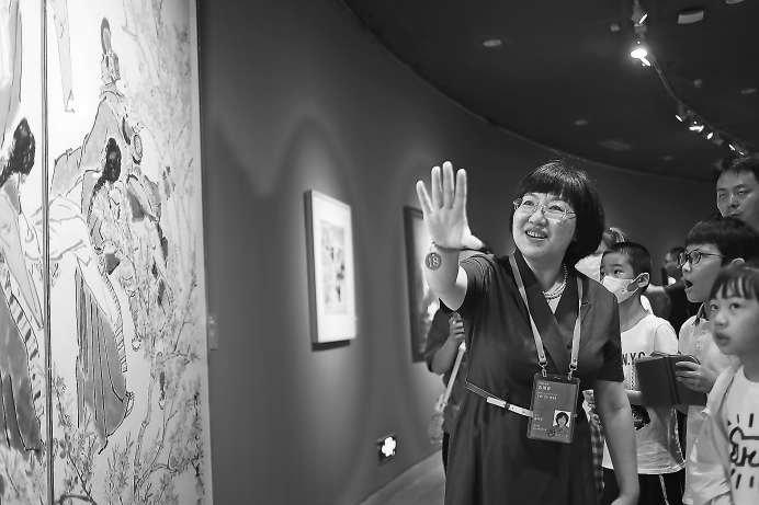 中国美术馆里有群志愿讲解员