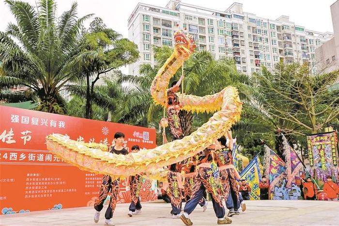 醒狮舞龙轮番登场、麒麟巡游送吉祥、盆菜宴答谢环卫工人……街头巷尾热火朝天 男女老少欢天喜地