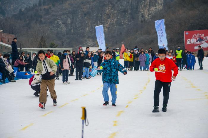 引领青少年感受冰雪运动的魅力 2023济南市校园冰雪冬令营开幕