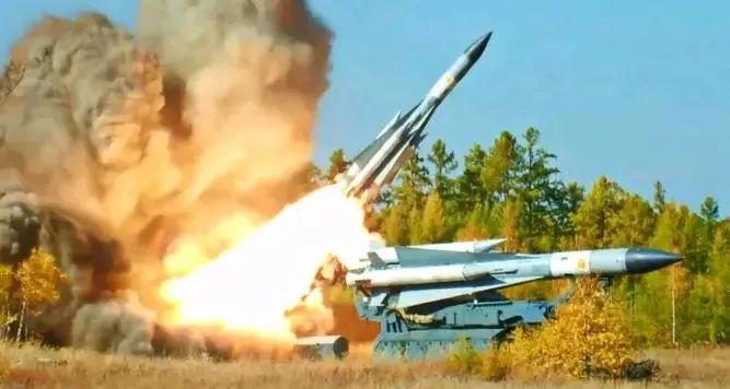军事 | 俄“宝贝疙瘩”A50被击落，与苏联时期驻乌军人、导弹有关？