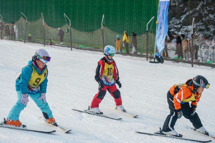 引领青少年感受冰雪运动的魅力 2023济南市校园冰雪冬令营开幕