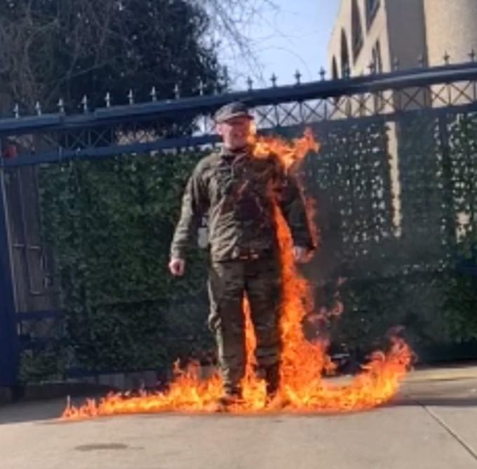 美军确认：在以色列驻美国大使馆门前自焚的男子是美空军现役军人