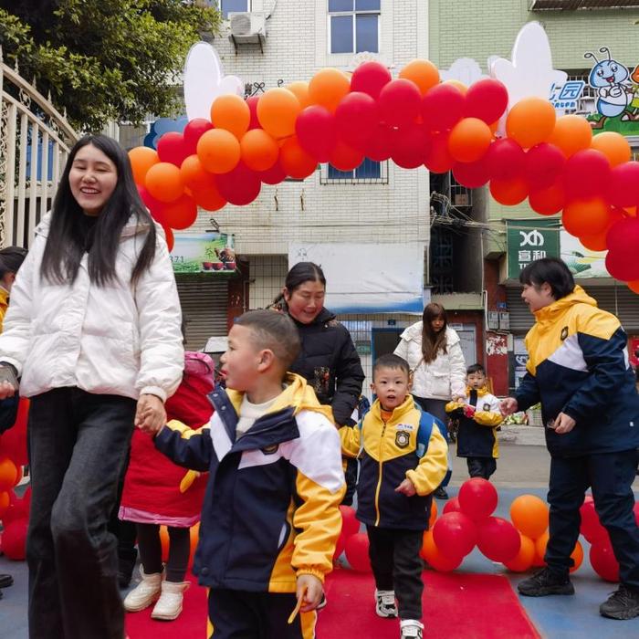 “龙”启新岁    其乐“龙”融  ——眉山市彭山区机关幼儿园举行开学典礼暨开学第一课