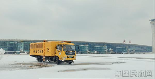 共战冰雪 神农架机场全力支援武汉机场